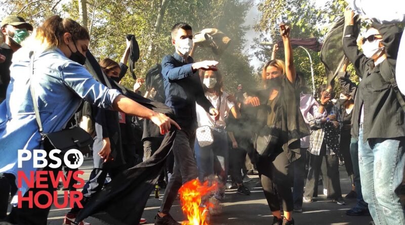 Women and girls are still protesting in Iran